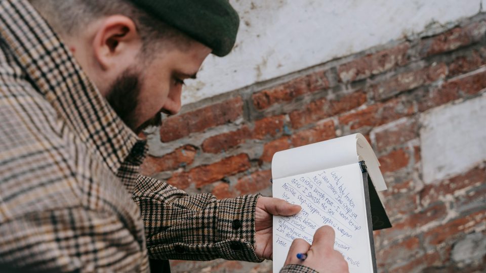 How to Use AI to Help Write Lyrics for Your Leased Beat
